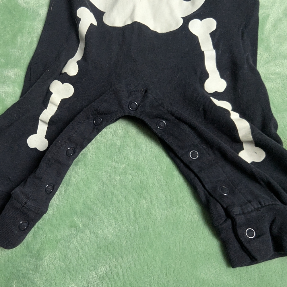 Carter's Infant Skeleton Body Suit 9 month - Picture 5 of 5